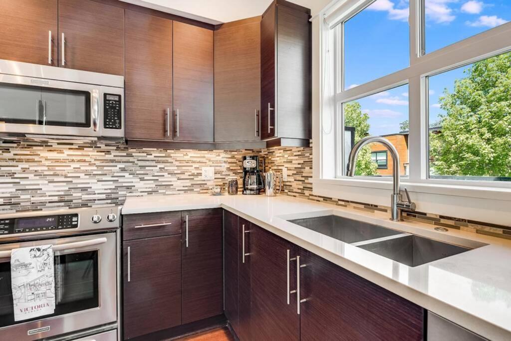 Cedar Hill Sunlit Stay - Bright Spacious & Modern Victoria Exterior foto